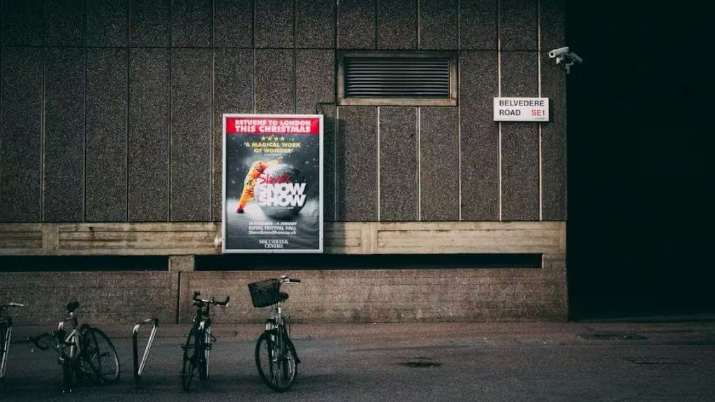 E-commerce product motion poster